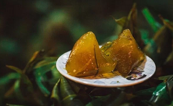 bánh ú lá tro 